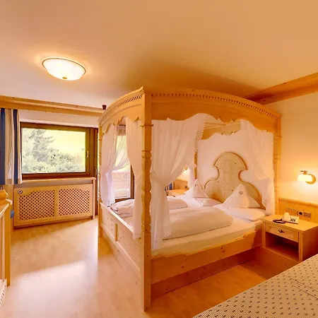 Hotel Alaska